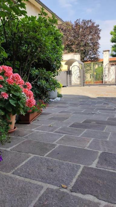 Prestigioso Appartamento Di 70Mq Vicino Milano Λενιάνο Εξωτερικό φωτογραφία